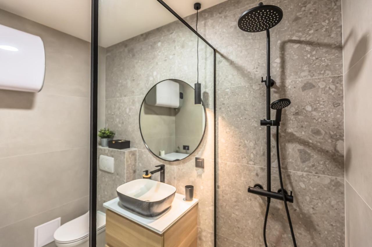 אומיס Vogue Apartments מראה חיצוני תמונה