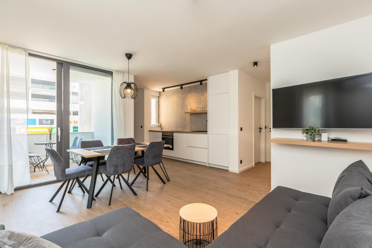 אומיס Vogue Apartments מראה חיצוני תמונה