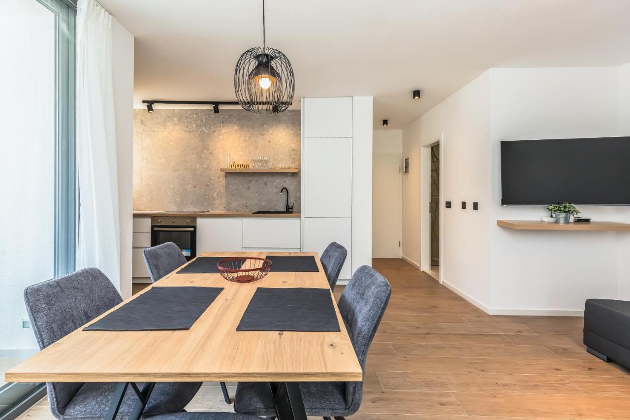 אומיס Vogue Apartments מראה חיצוני תמונה