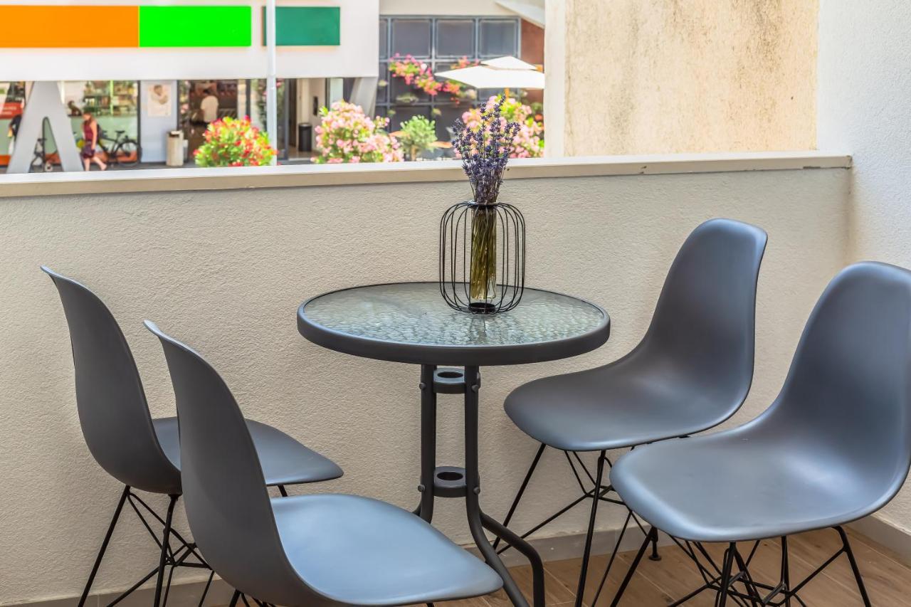 אומיס Vogue Apartments מראה חיצוני תמונה