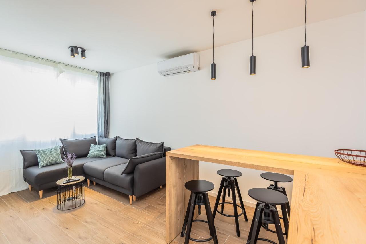 אומיס Vogue Apartments מראה חיצוני תמונה