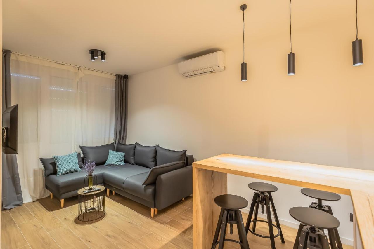 אומיס Vogue Apartments מראה חיצוני תמונה